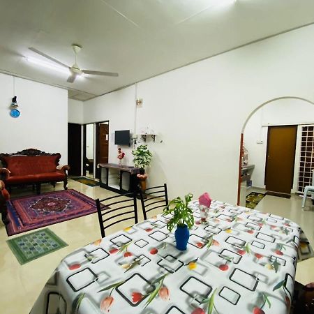 Homestay Ummi Kuala Terengganu Extérieur photo